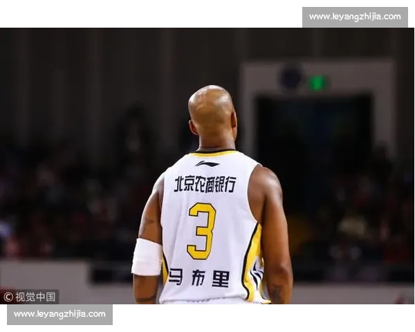 马布里中文喊 “生日快乐”！百队杯十载荣光引回忆